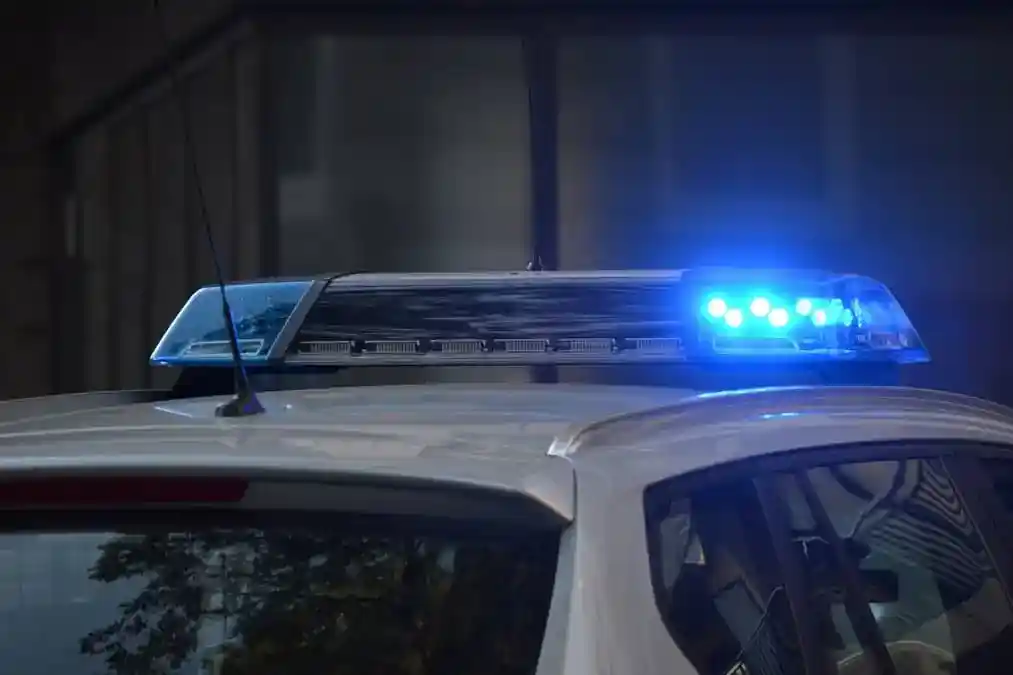 Quais as principais atribuições e órgãos de direção da Polícia Civil do DF?