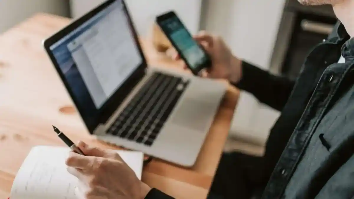 Advogado pode cobrar consulta por WhatsApp?