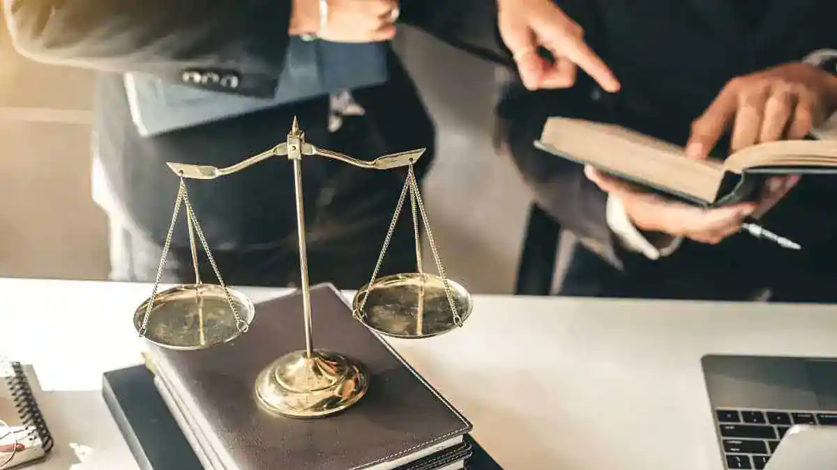 Carreiras jurídicas no Brasil — de estagiário a advogado sênior