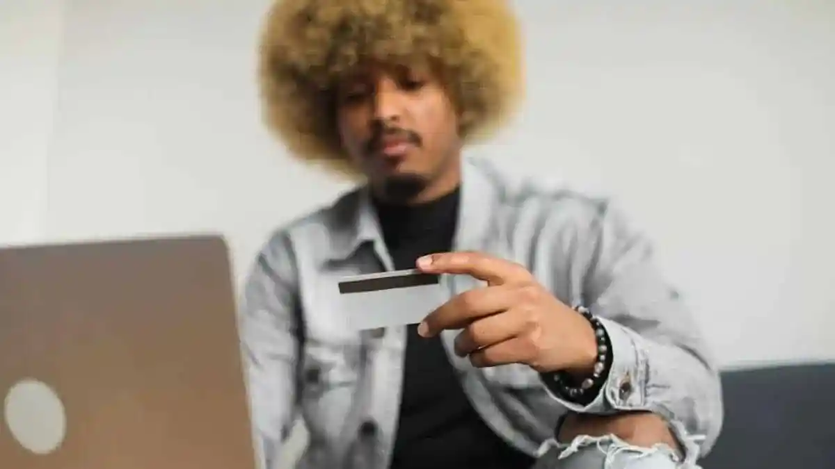 É legal oferecer empréstimo no cartão de crédito?