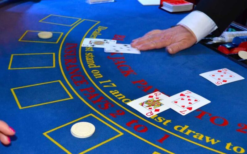 Como jogar blackjack online