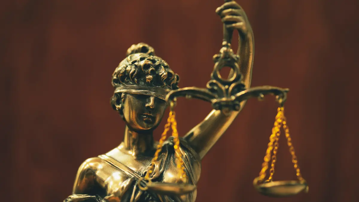 É crime comprar seguidores? Descubra o que diz a lei brasileira