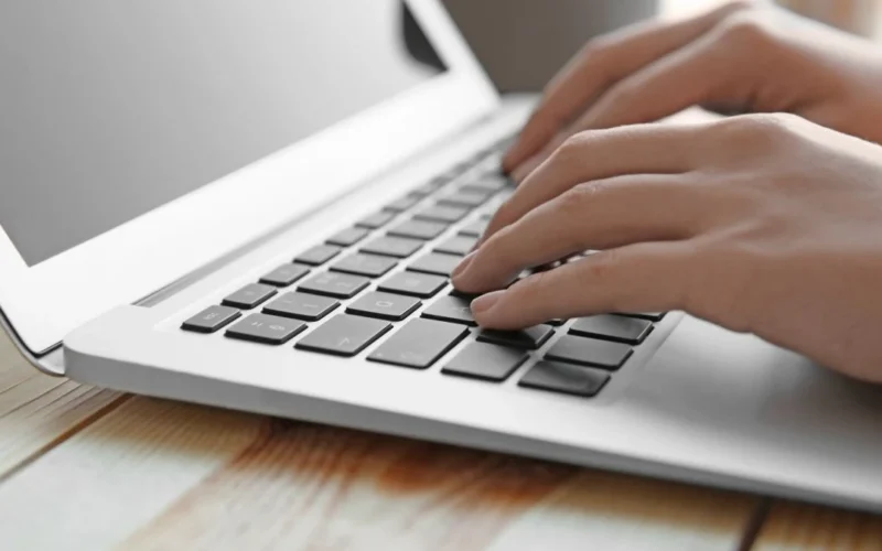 Como verificar informações antes de confiar em alguém na internet